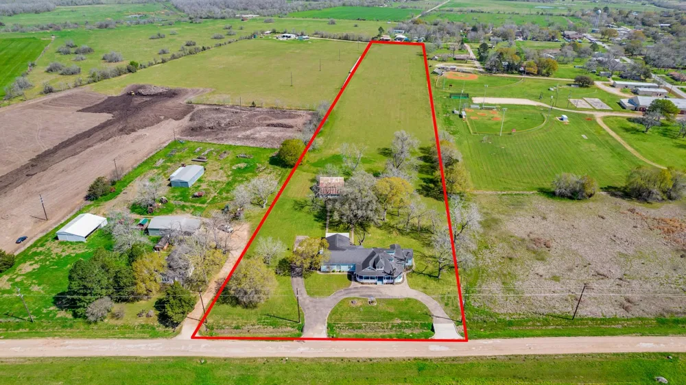 7018 Railroad Street Wallis, TX 77485