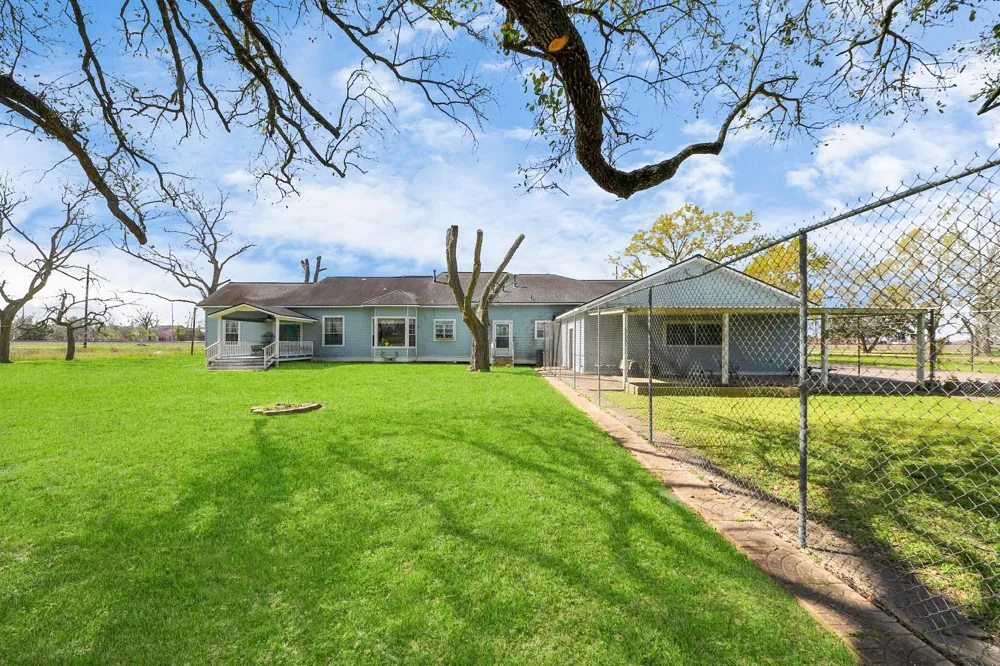 7018 Railroad Street Wallis, TX 77485