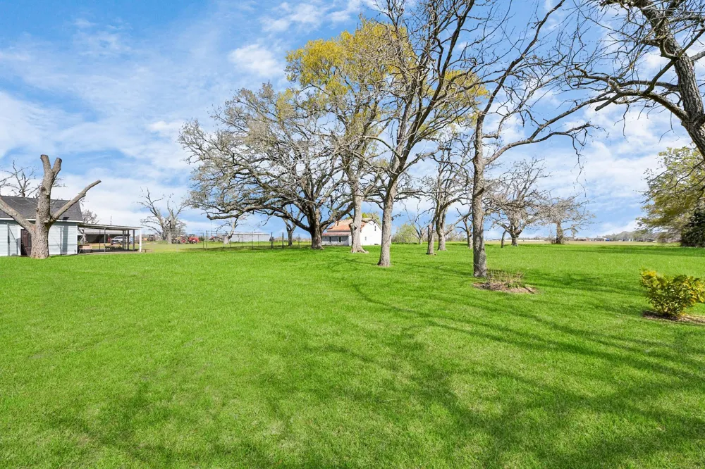 7018 Railroad Street Wallis, TX 77485