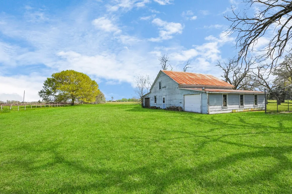 7018 Railroad Street Wallis, TX 77485