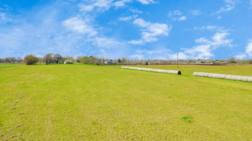 7018 Railroad Street Wallis, TX 77485