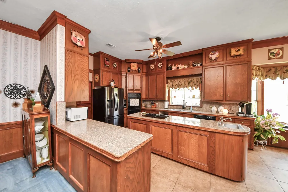 7018 Railroad Street Wallis, TX 77485