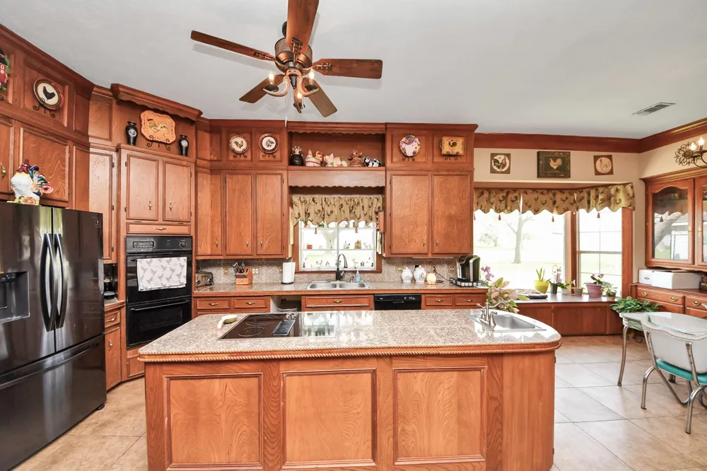 7018 Railroad Street Wallis, TX 77485