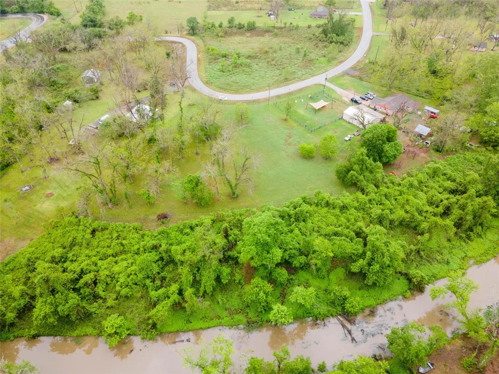 1026 Colony Drive Angleton, TX 77515