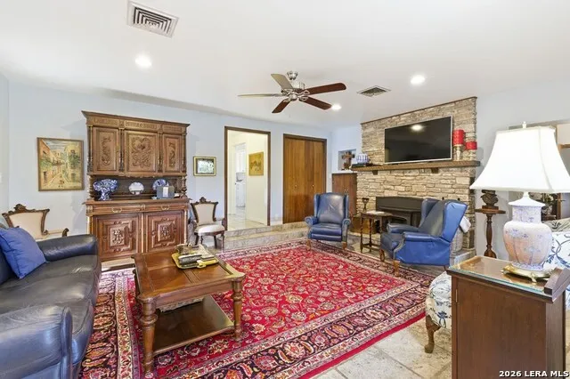 125 MAUK RD Ingram, TX 78025