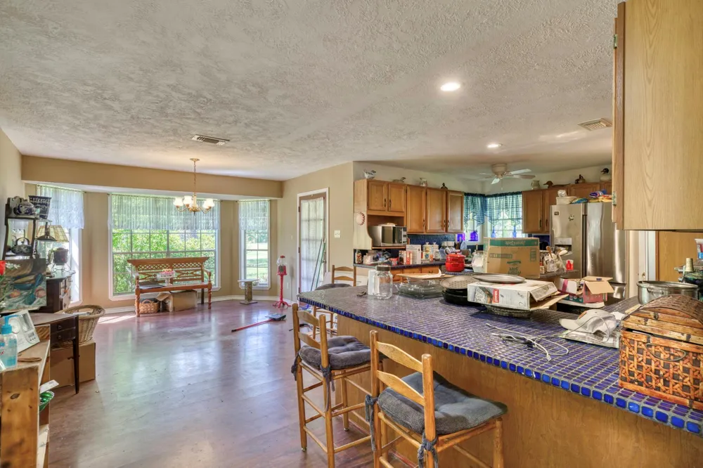7000 Fm 3060 Midway, TX 75852