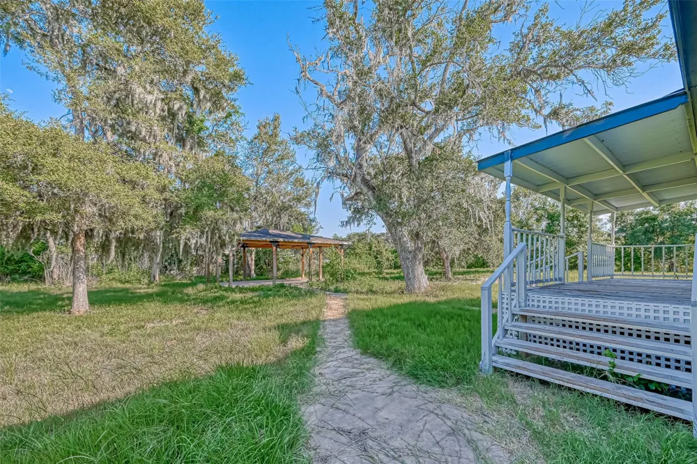 106 County Road 416 Brazoria, TX 77422