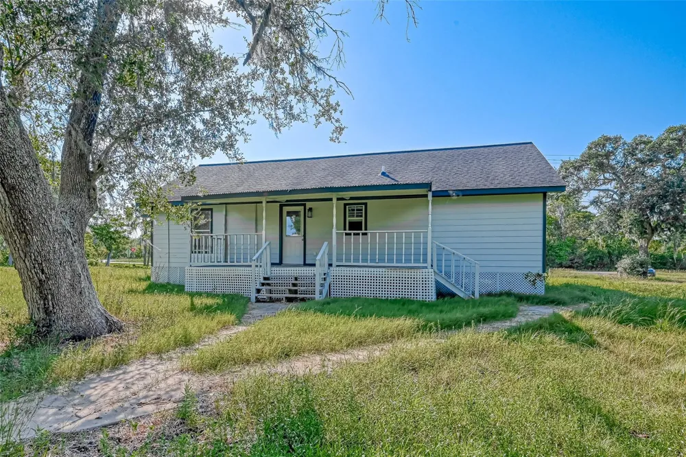 106 County Road 416 Brazoria, TX 77422