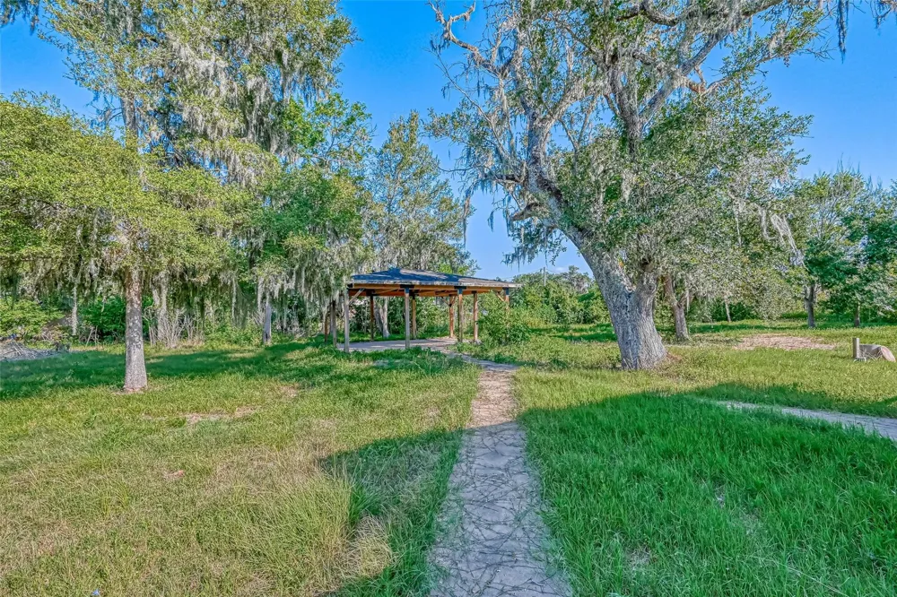 106 County Road 416 Brazoria, TX 77422