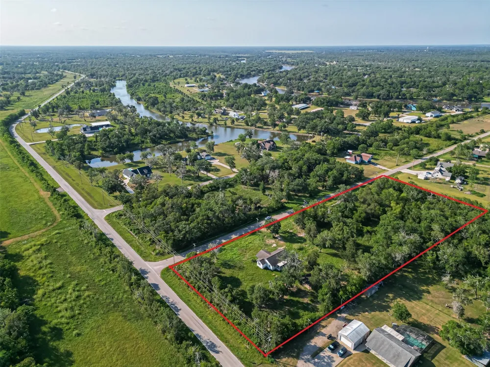 106 County Road 416 Brazoria, TX 77422