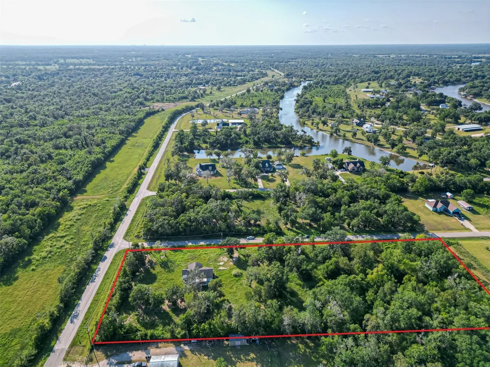 106 County Road 416 Brazoria, TX 77422