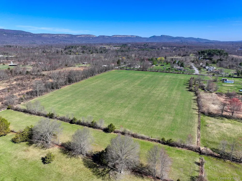 5 Stokes Lane Gardiner, NY 12525