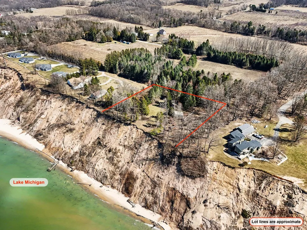 4973 S Lakeshore Drive Ludington, MI 49431