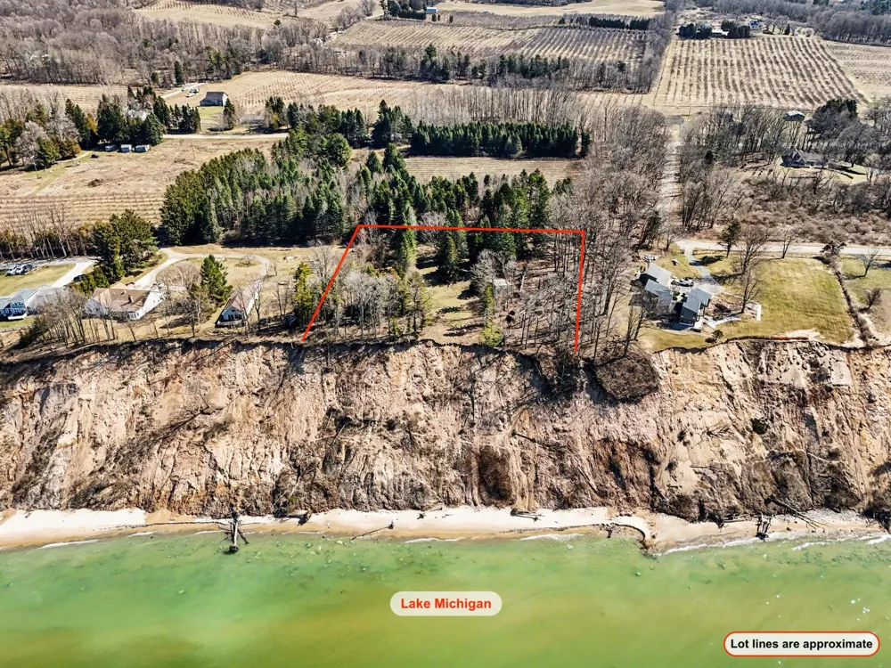 4973 S Lakeshore Drive Ludington, MI 49431