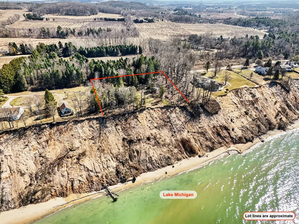 4973 S Lakeshore Drive Ludington, MI 49431