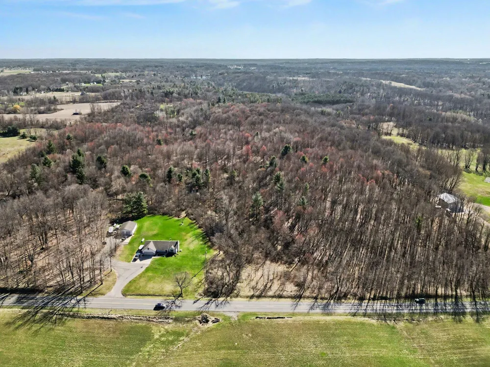 10410 Division NE Sparta, MI 49345
