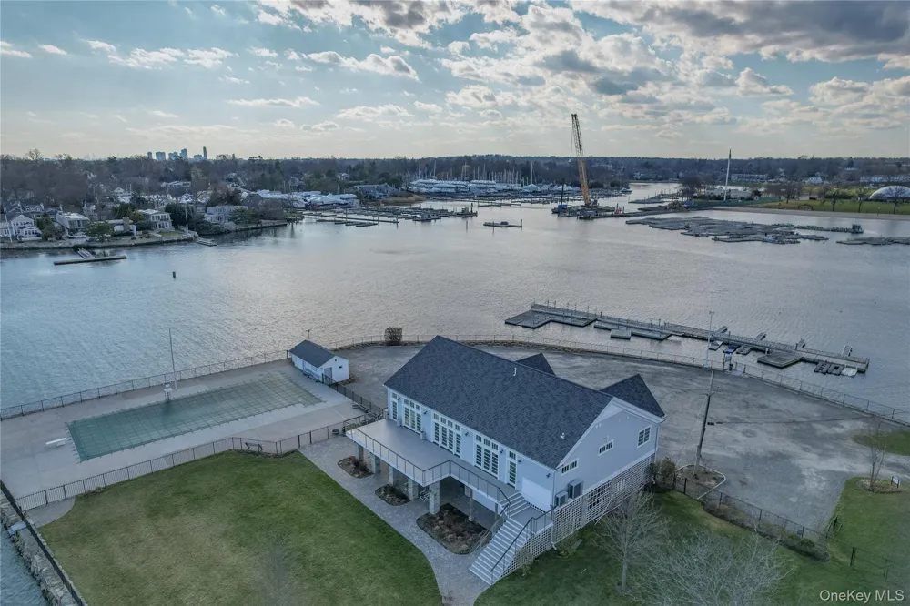 1001 Shore Acres Drive Mamaroneck, NY 10543