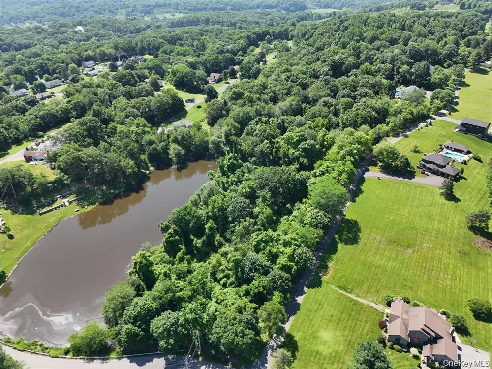 Cricchios Lane Marlboro, NY 12542