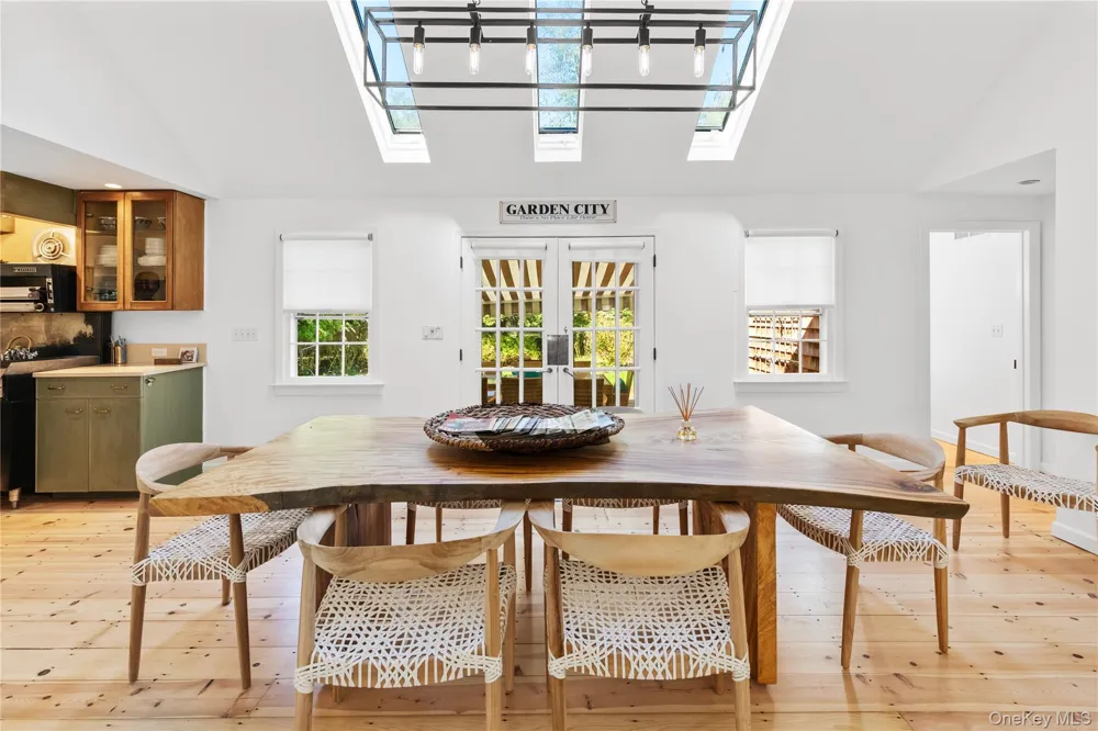 197 Hog Creek Road East Hampton, NY 11937