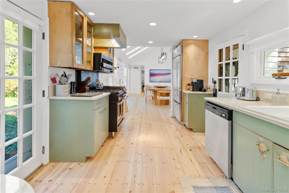 197 Hog Creek Road East Hampton, NY 11937