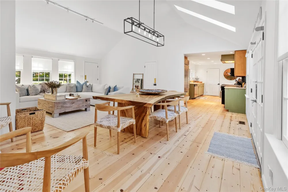 197 Hog Creek Road East Hampton, NY 11937