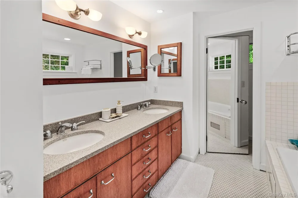 197 Hog Creek Road East Hampton, NY 11937