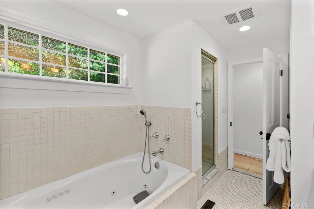 197 Hog Creek Road East Hampton, NY 11937
