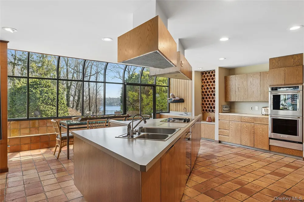 45 Southeast Road Sands Point, NY 11050