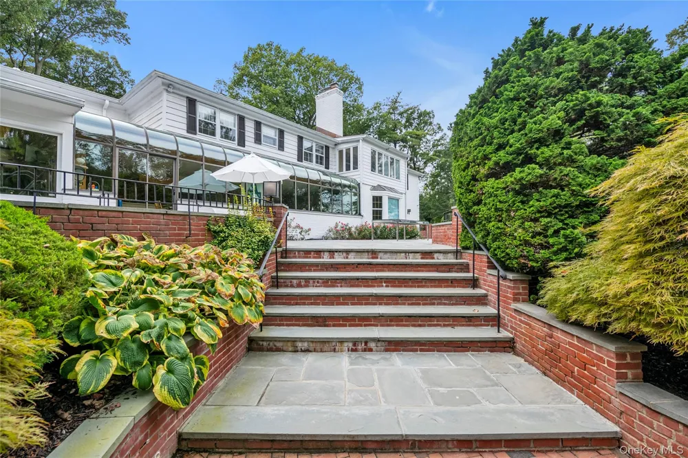 45 Southeast Road Sands Point, NY 11050