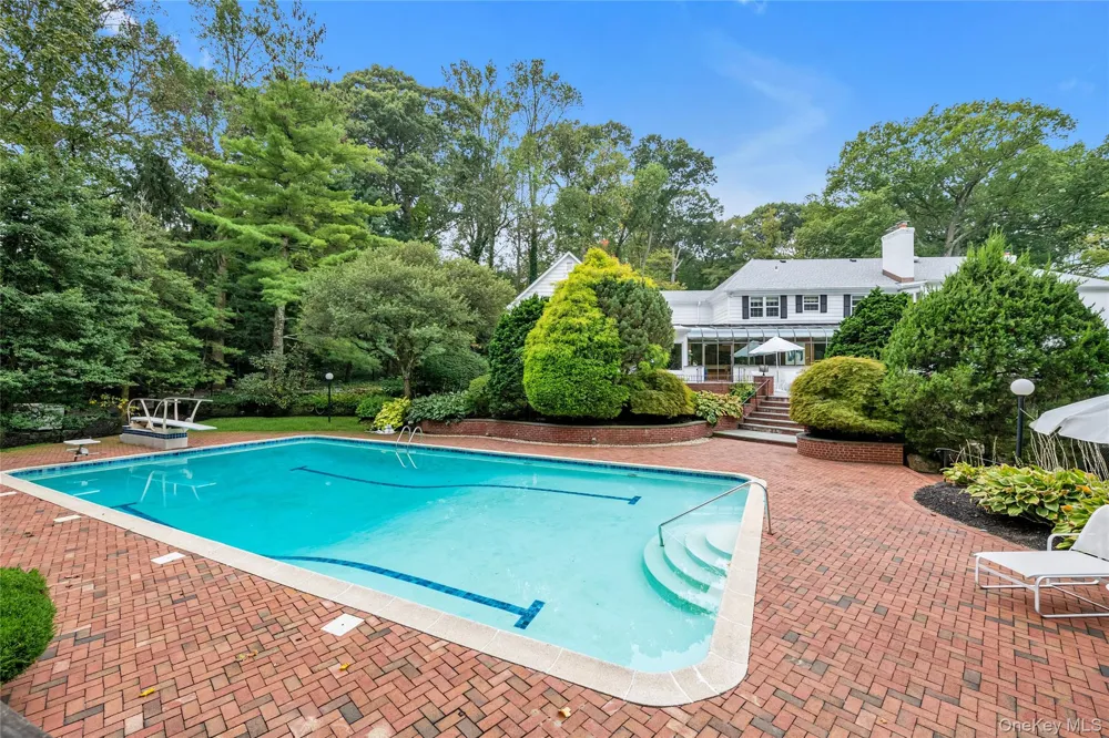 45 Southeast Road Sands Point, NY 11050