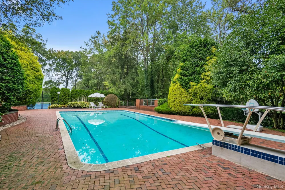 45 Southeast Road Sands Point, NY 11050