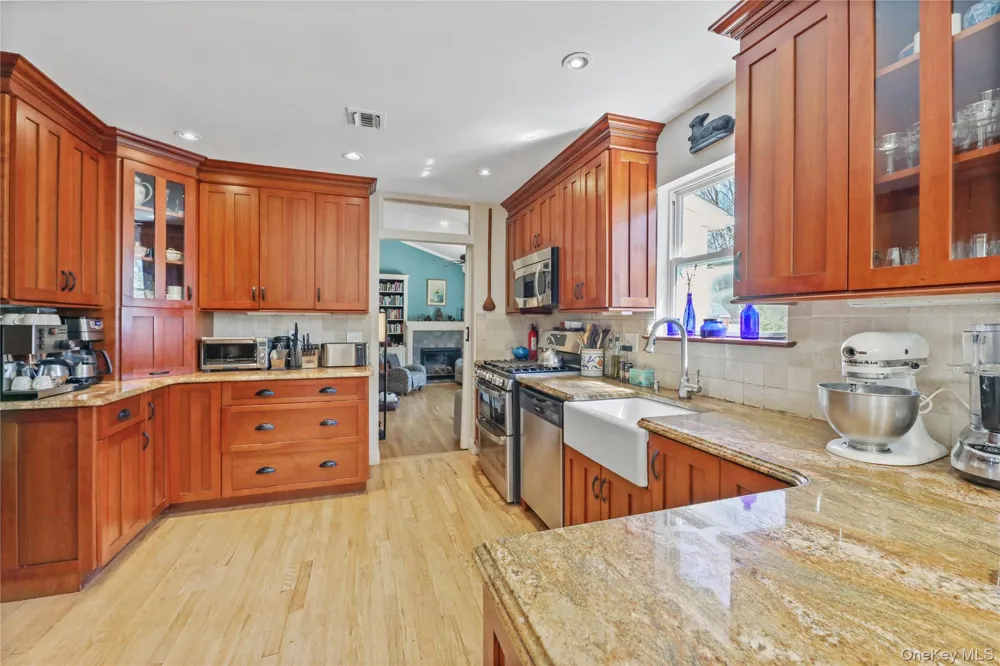 17 Jennifer Path Westhampton Beach, NY 11978