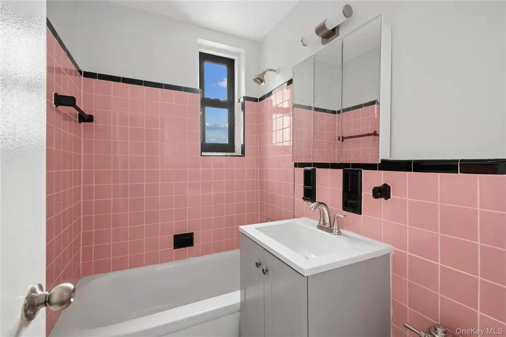 33-24 Junction Blvd #6R Jackson Heights, NY 11372