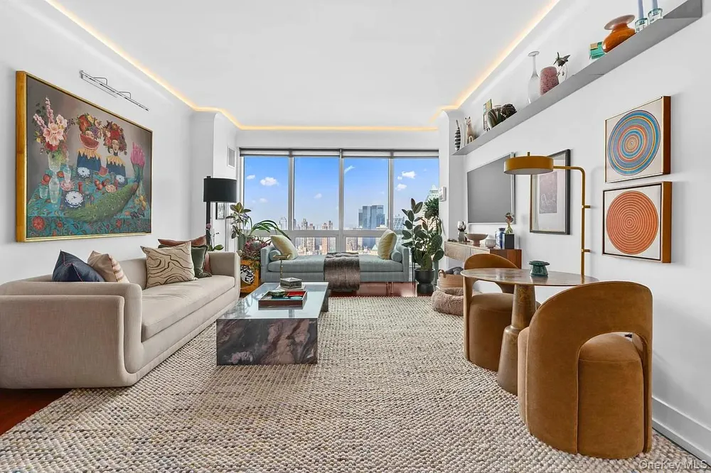 350 West 42nd Street #57C New York (Manhattan), NY 10036