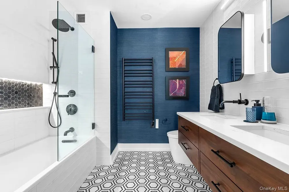 350 West 42nd Street #57C New York (Manhattan), NY 10036