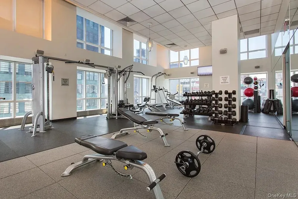 350 West 42nd Street #57C New York (Manhattan), NY 10036