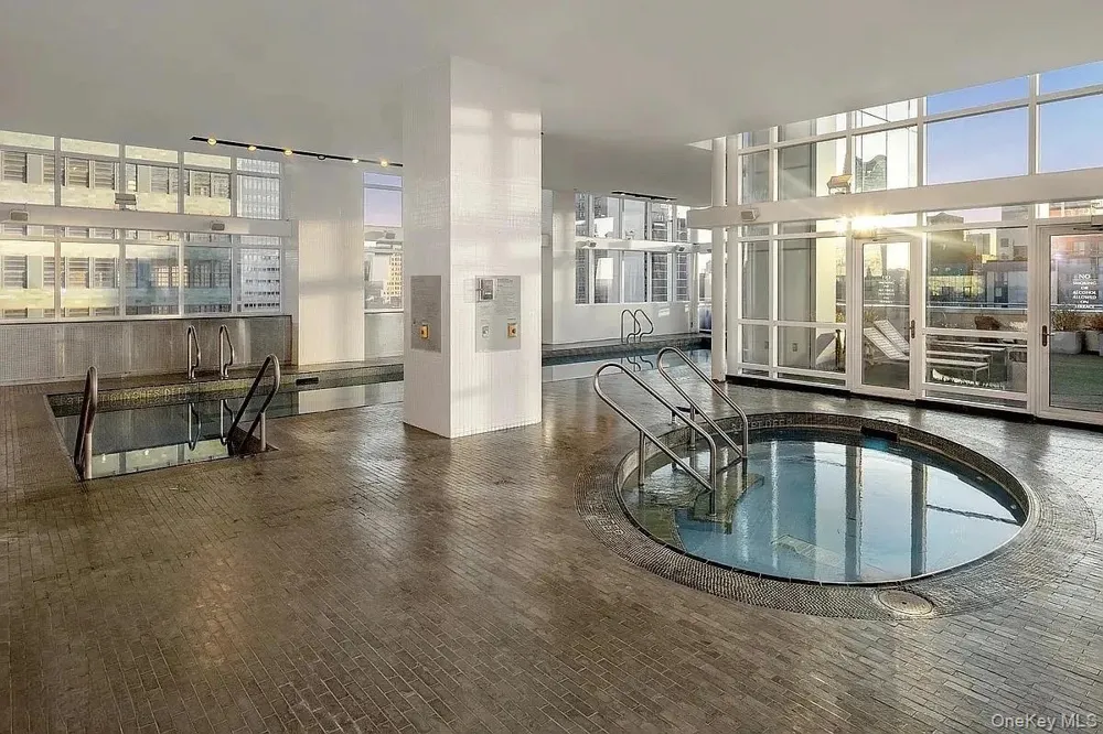 350 West 42nd Street #57C New York (Manhattan), NY 10036