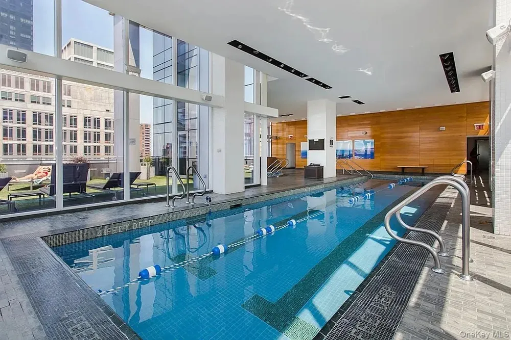350 West 42nd Street #57C New York (Manhattan), NY 10036