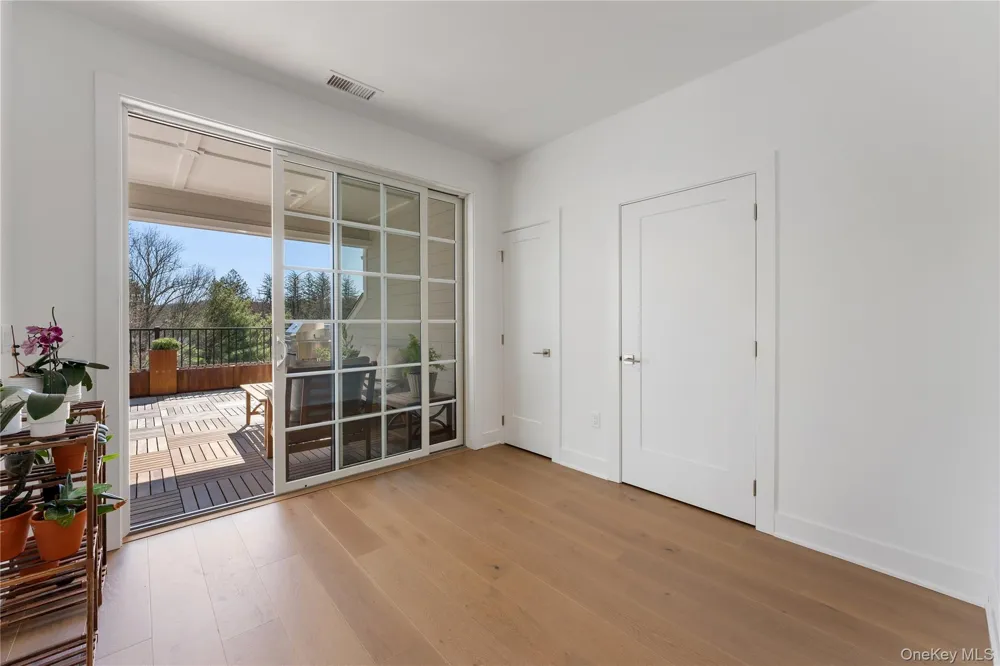 17 Lila Lane Chappaqua, NY 10514