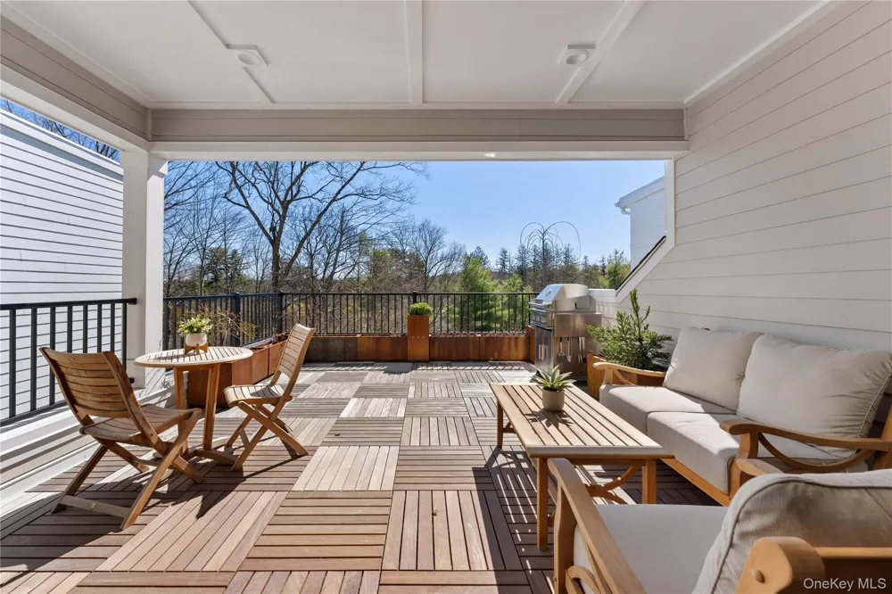 17 Lila Lane Chappaqua, NY 10514