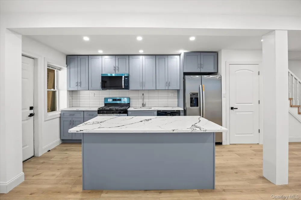 102-39 183 PLACE Hollis, NY 11423