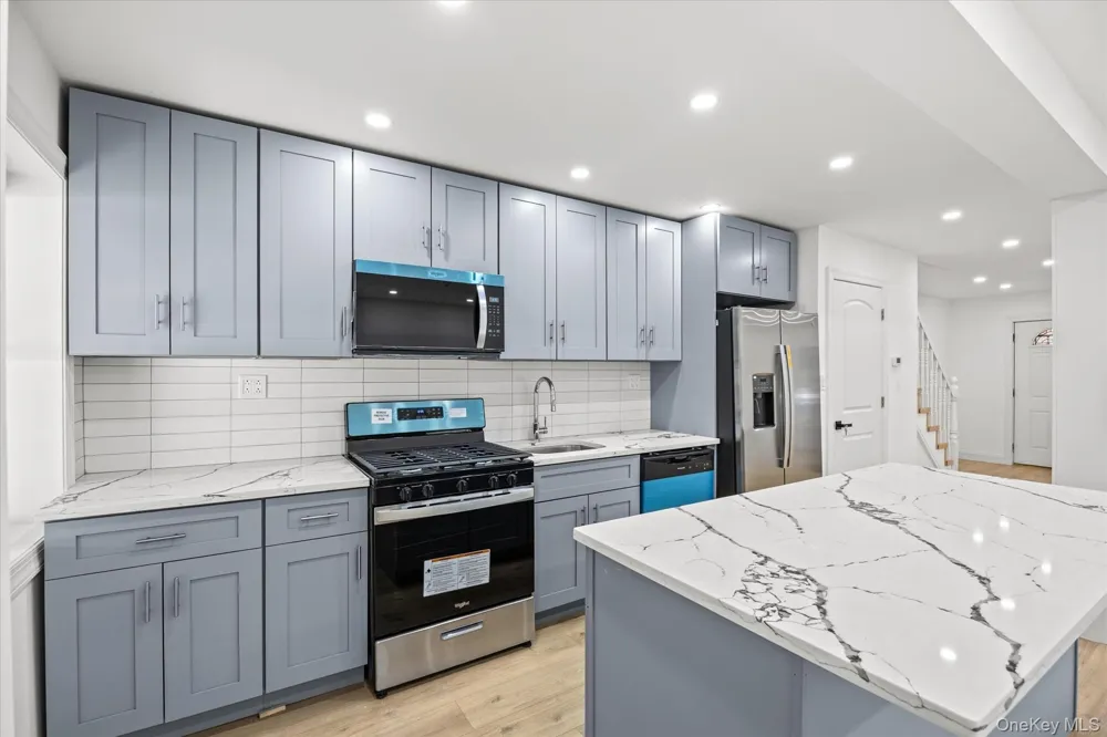 102-39 183 PLACE Hollis, NY 11423