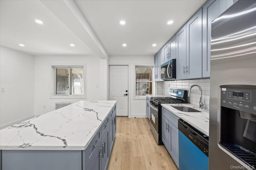 102-39 183 PLACE Hollis, NY 11423