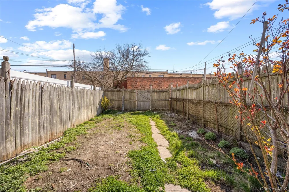 102-39 183 PLACE Hollis, NY 11423