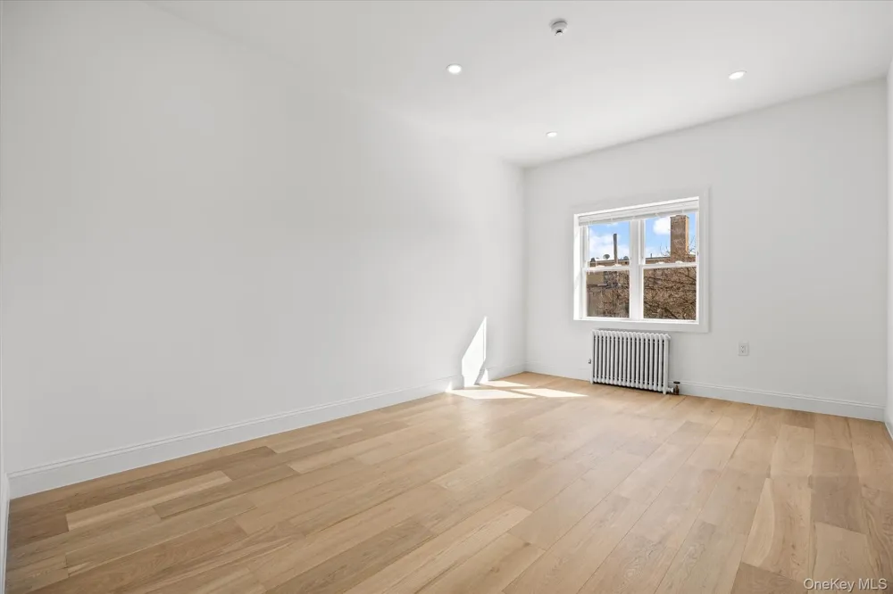 102-39 183 PLACE Hollis, NY 11423
