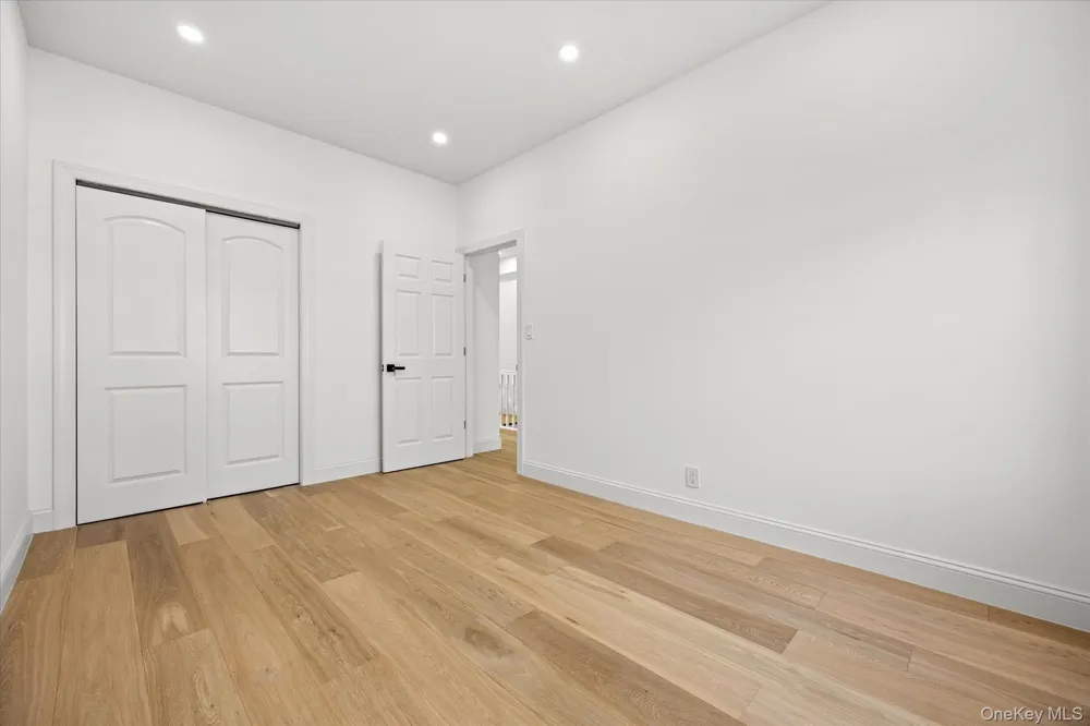 102-39 183 PLACE Hollis, NY 11423