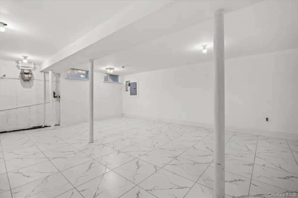 102-39 183 PLACE Hollis, NY 11423