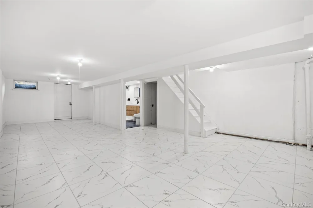102-39 183 PLACE Hollis, NY 11423
