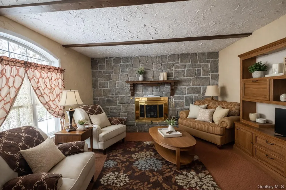 15 Palm Street Selden, NY 11784