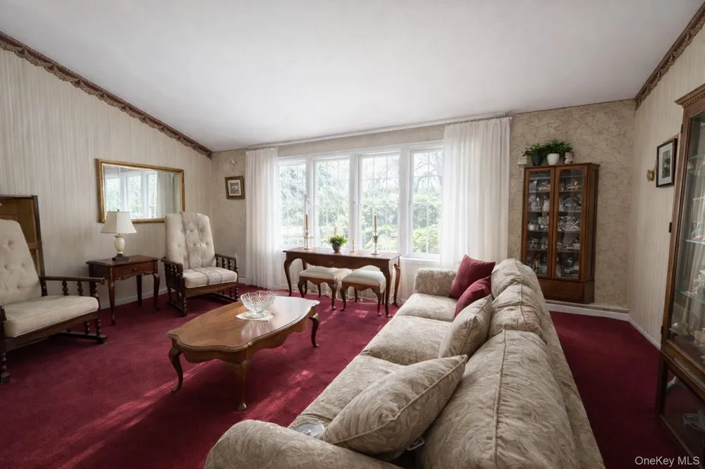 15 Palm Street Selden, NY 11784